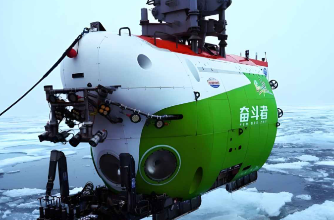 China Explores Arctic’s Hidden Depths: Manned Submersible Dives 5,277 Meters beneath Sea Ice Image credit: CAS -China Academy of Sciences