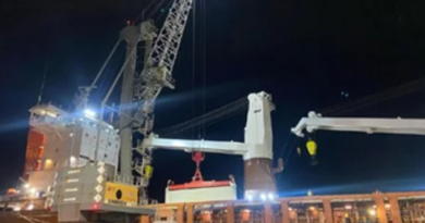 MSC Charters Dutch Heavy-Lift Vessel for Antarctica Mission, Raising U.S. Flagship Concerns