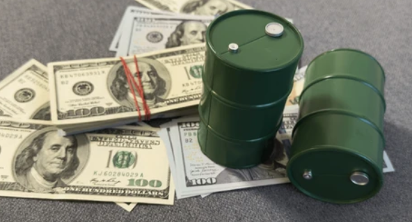 The Trump administration has finalized its first sale of Venezuelan crude oil, generating around $500 million in revenue, White House officials confirmed to multiple outlets Thursday. This landmark transaction marks the beginning of Washington’s efforts to market Venezuela’s energy resources globally following recent political developments.