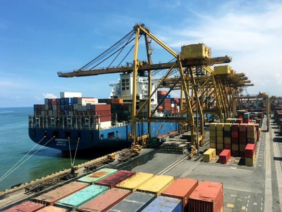 Pakistan Maritime Minister Calls on AD Ports Group to Review Terminal Cargo Handling Charges at Karachi Port