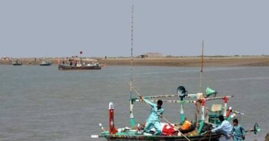 Fishing Boat Accident near Keti Bandar Leaves One Dead, One Missing; Six Rescued