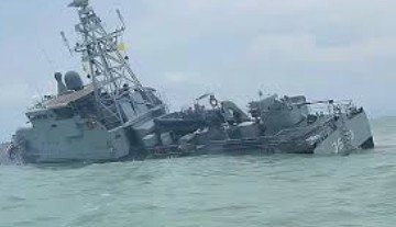 US Submarine Sinks Iranian Warship off Sri Lanka, Dozens Rescued