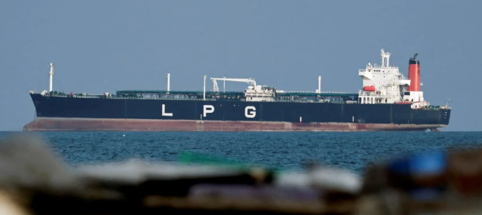 Strait of Hormuz Shipping Attack: 38 Filipino Seafarers Safe after Projectile Strike on Vessels in Persian Gulf