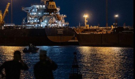 Iran Signals Conditional Strait of Hormuz Transit as Global Oil Shipping Faces Disruption