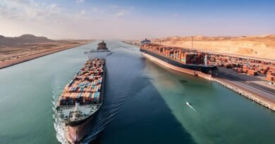 Suez Canal Traffic Flowing Normally as Shipping Contract Talks Begin despite Iran War and Carrier Suspensions