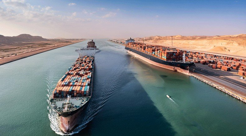 Suez Canal Traffic Flowing Normally as Shipping Contract Talks Begin despite Iran War and Carrier Suspensions