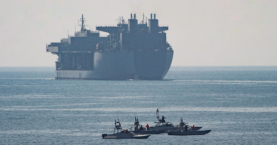 US Urges Commercial Ships to Avoid Strait of Hormuz amid Escalating Military Tensions