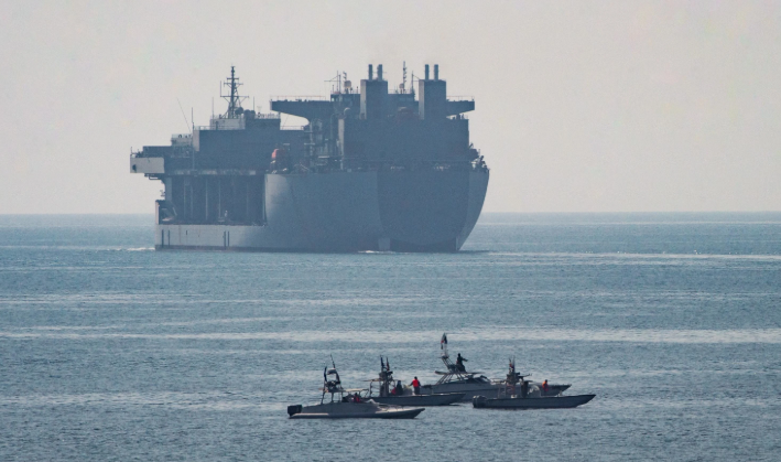 US Urges Commercial Ships to Avoid Strait of Hormuz amid Escalating Military Tensions