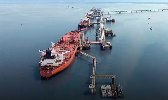 India Allows Iranian Oil Tankers at Sikka Port amid Hormuz Supply Disruption – Reliance Seeks Strategic Crude Access