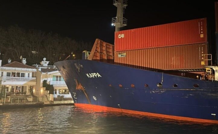 Bosporus Shipping Incident: Cargo Vessel Nearly Collides with Istanbul Waterfront Mansions After Steering Failure