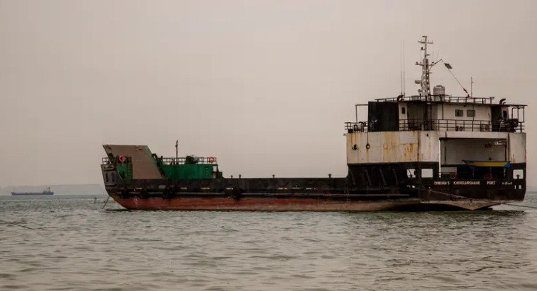 Strait of Hormuz Crisis Escalates: Iran Seizes Two Ships as Maritime Security Collapses Amid U.S.–Iran Ceasefire Tensions & Oil Price Shock