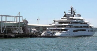 How a $500 Million Russian Superyacht Quietly Slipped Through the Blockaded Strait of Hormuz, and Why the World Is Watching
