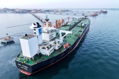 Chinese Supertankers Exit Strait of Hormuz as Trump Signals Possible Iran Deal