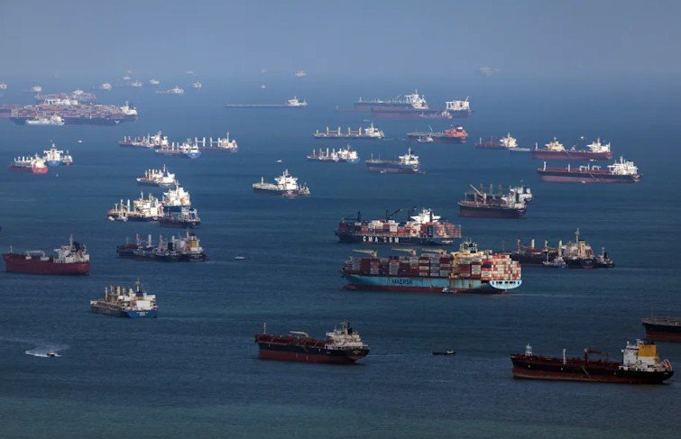 Container Ship Sinks near Batam Island, Singapore Issues Navigation Warning over Possible Drifting Container