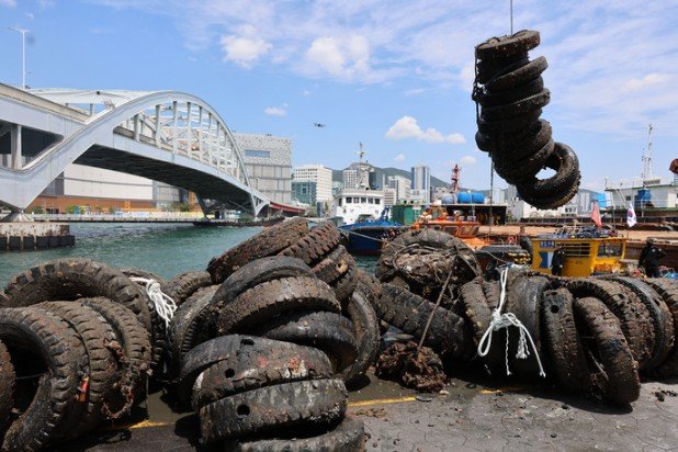 Busan Port Launches Major Underwater Waste Tire Removal Operation to Protect Marine Environment