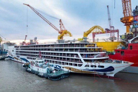 China Launches First Methanol-Fueled Luxury River Cruise Ship, Advancing Green Maritime Transportation