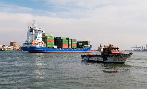 Fresh Houthi Red Sea Attacks Hit Suez Canal Recovery as Oil Tanker Traffic Falls to Multi-Month Low