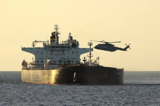 Italian Navy boards sanctioned Russian shadow fleet tanker Toa Payoh during Operation IRINI in the Mediterranean Sea.