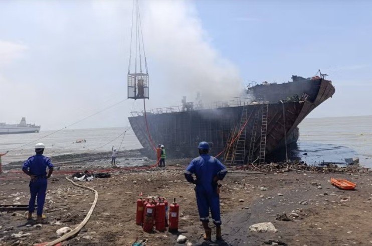 Bangladesh Shipbreaking Yard Gas Accident Kills Nine, Raises HKC Safety Concerns