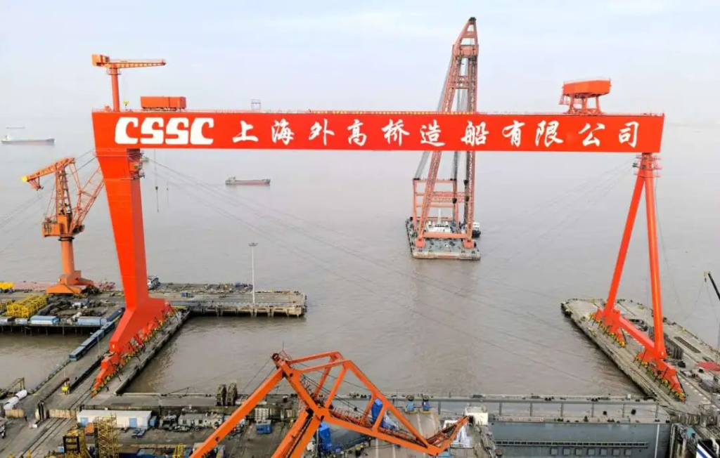 Yangzi Hongyuan Shipbuilding Advances Green Shipbuilding Base with Delivery of Two Gantry Cranes