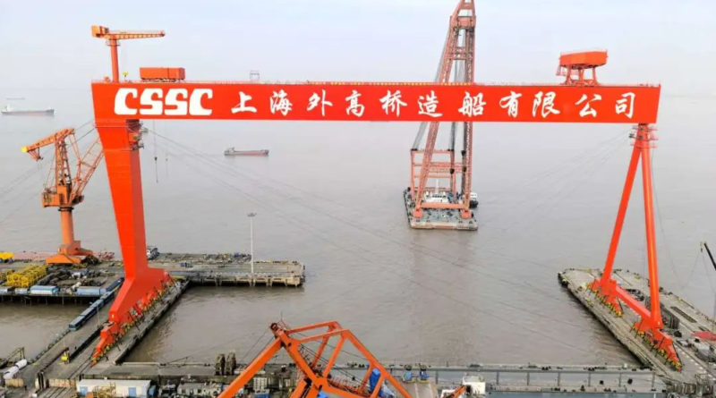 Yangzi Hongyuan Shipbuilding Advances Green Shipbuilding Base with Delivery of Two Gantry Cranes