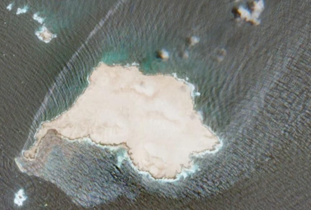 British Firm Begins Oil Spill Containment Operation for Stricken Tanker off Oman