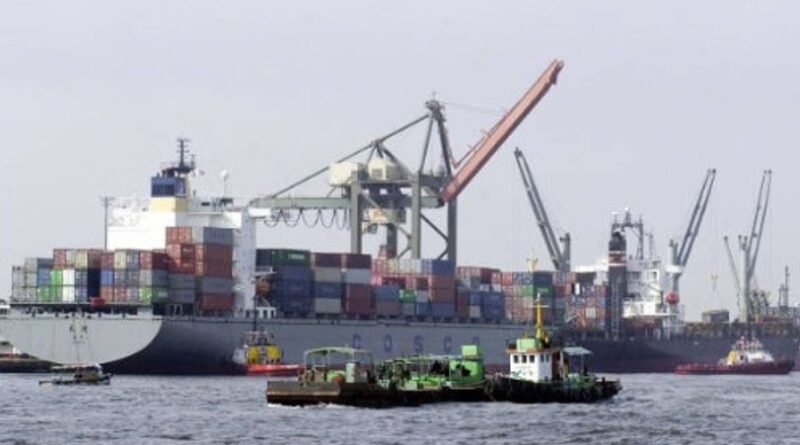 Pakistan Considers Container Vessel to Cut Export Shipping Costs