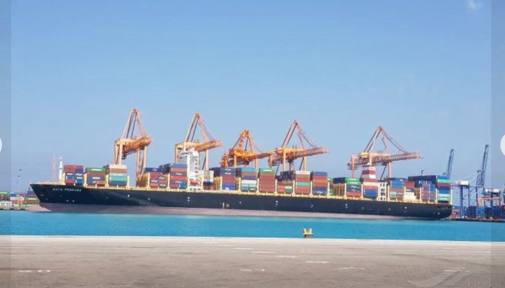 Espirito Santo Express container ship abandoned after fire in the South Atlantic